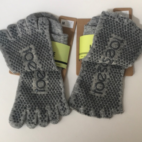 NWT ToeSox grip socks SZ Medium 2 pack - Picture 7 of 7